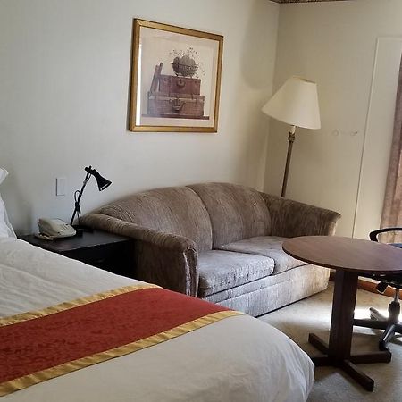 Redwood Motor Inn Брандън Екстериор снимка