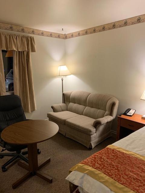 Redwood Motor Inn Брандън Екстериор снимка