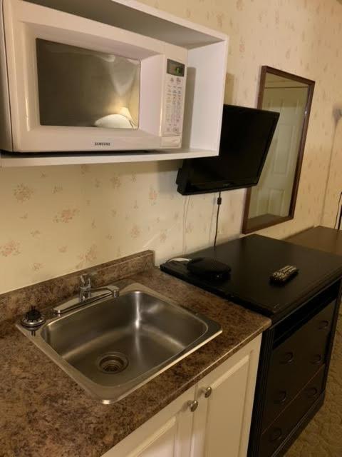 Redwood Motor Inn Брандън Екстериор снимка