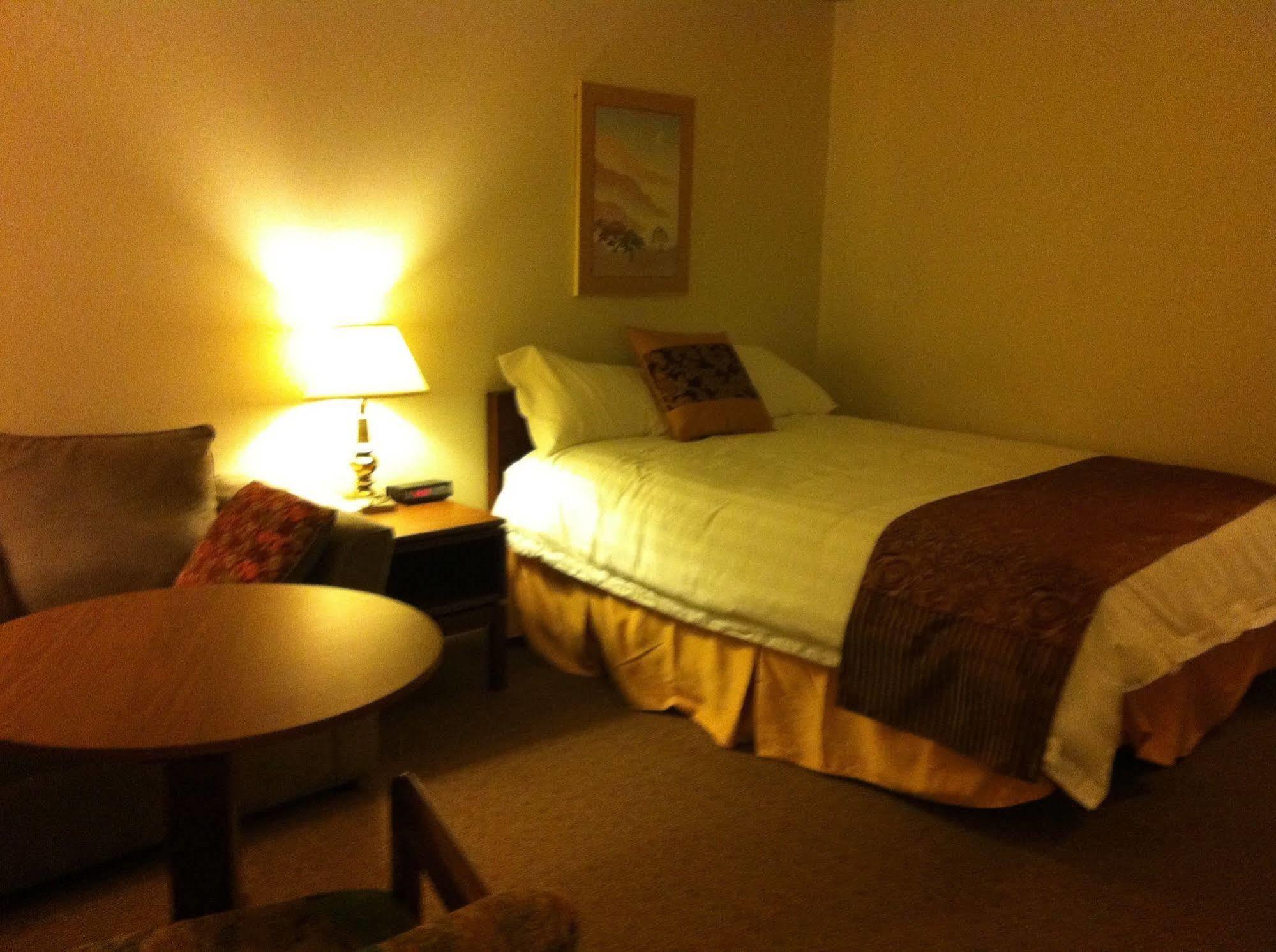 Redwood Motor Inn Брандън Екстериор снимка